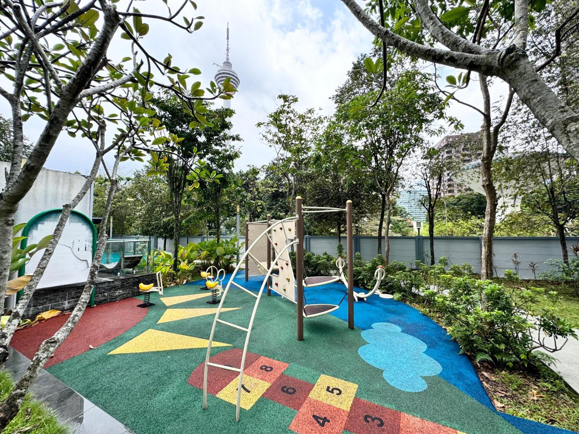 8 Klcc 5 Minutes To Jalan Alor Street Bukit Bintang Pavilion 10 Pax 3r2b Pangsapuri