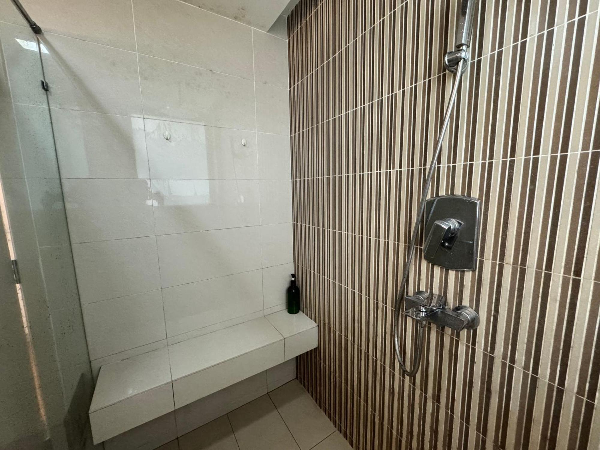 Pangsapuri 8 Klcc 5 Minutes To Jalan Alor Street Bukit Bintang Pavilion 10 Pax 3r2b