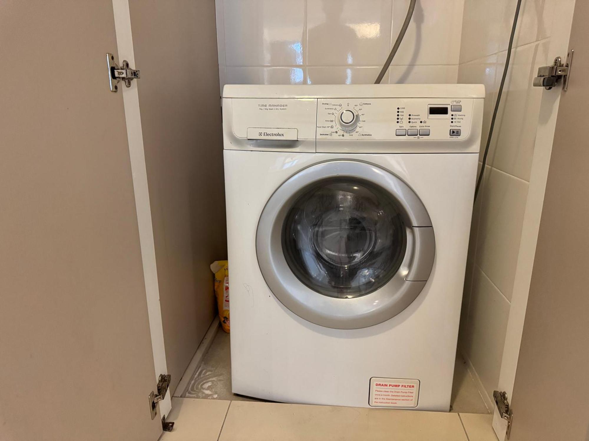 Pangsapuri 8 Klcc 5 Minutes To Jalan Alor Street Bukit Bintang Pavilion 10 Pax 3r2b *